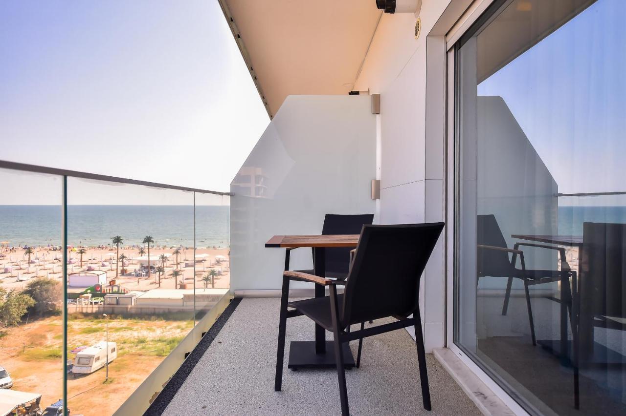 White Tower Private Apartment Beach View Mamaia Eksteriør bilde